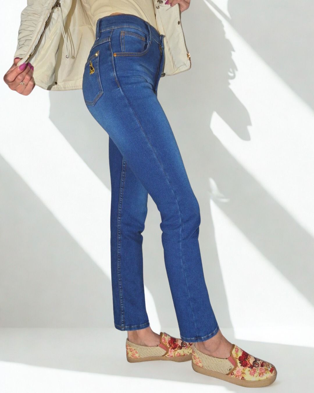 Mujer corte Elegancia Clasica color Claro