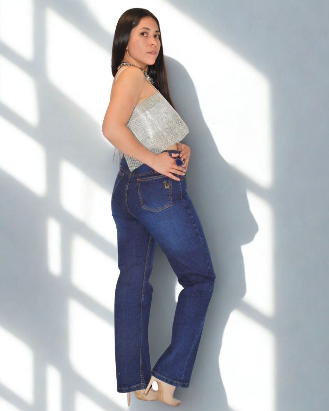 Mujer corte Libre Natural color Stone